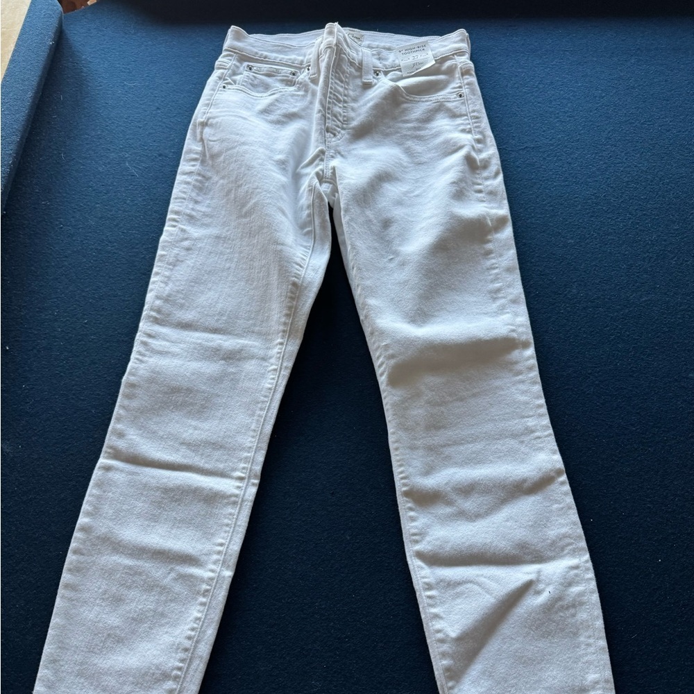 J.CREW “toothpick” in white with perfecting pockets! Some stretch, flattering 🤍